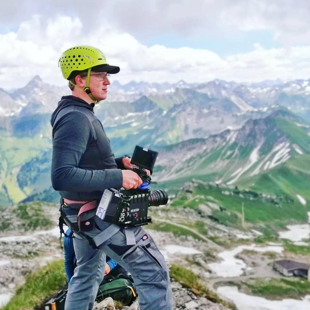 Christian Schmitz beim Imagefilm-Dreh mit RED V-Raptor in den Alpen