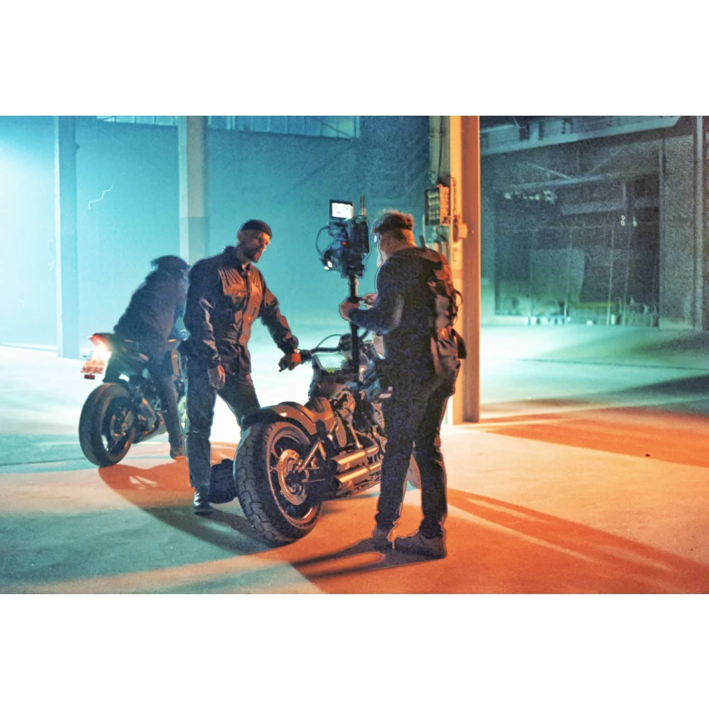 Nächtlicher Werbefilm-Dreh mit Steadicam und Motorrad
